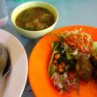 サンバルマタを食べたかったら。ウブドの変わらぬ人気店 海魚食堂 Warung Pak Made Roy